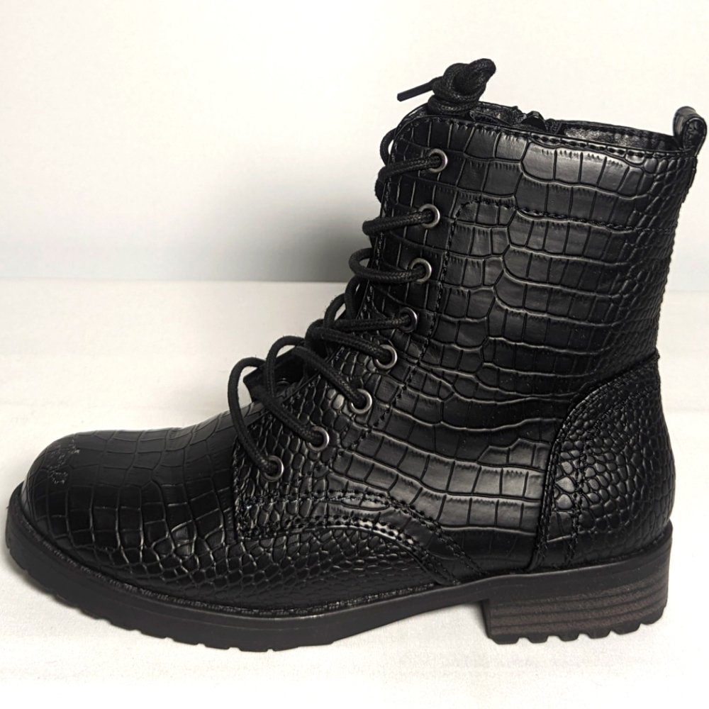NEW Amazon Essentials Womens Lace Up Combat Boot Sz 6 black